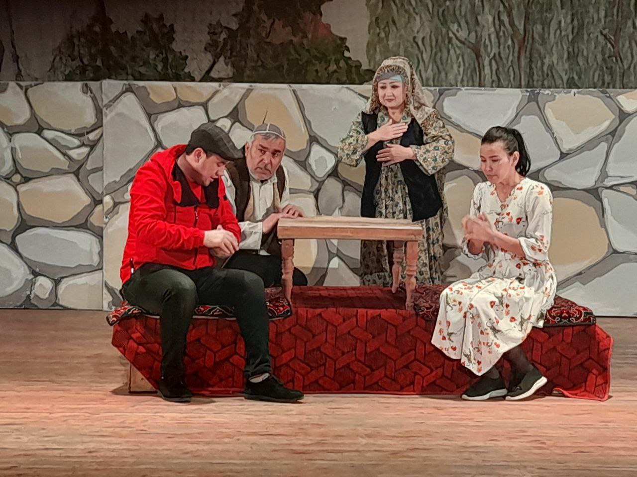 Yõl bõyidagi hovli