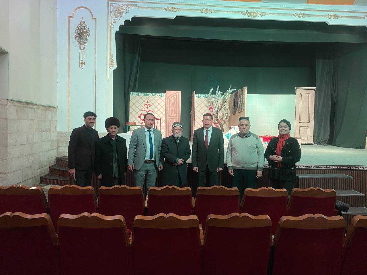 Театр ибратхона